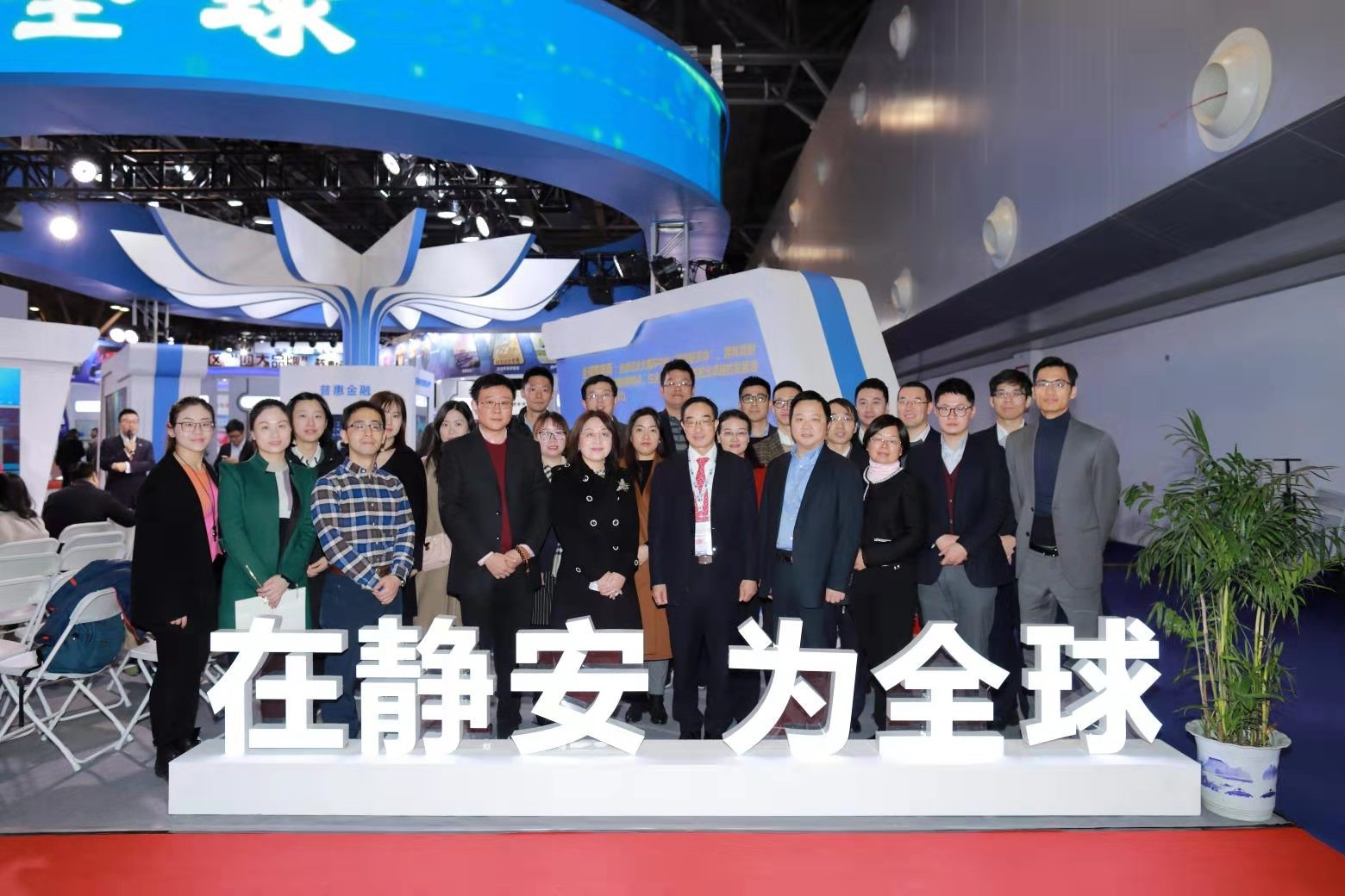 國(guó)金租賃公司參加第十三屆上海金洽會(huì)1.jpg