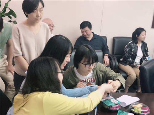 國盛典當成功承辦金鐘廣場樓宇聯(lián)合黨委組織的寶玉石鑒賞活動1.jpg 國盛典當成功承辦金鐘廣場樓宇聯(lián)合黨委組織的寶玉石鑒賞活動1.jpg